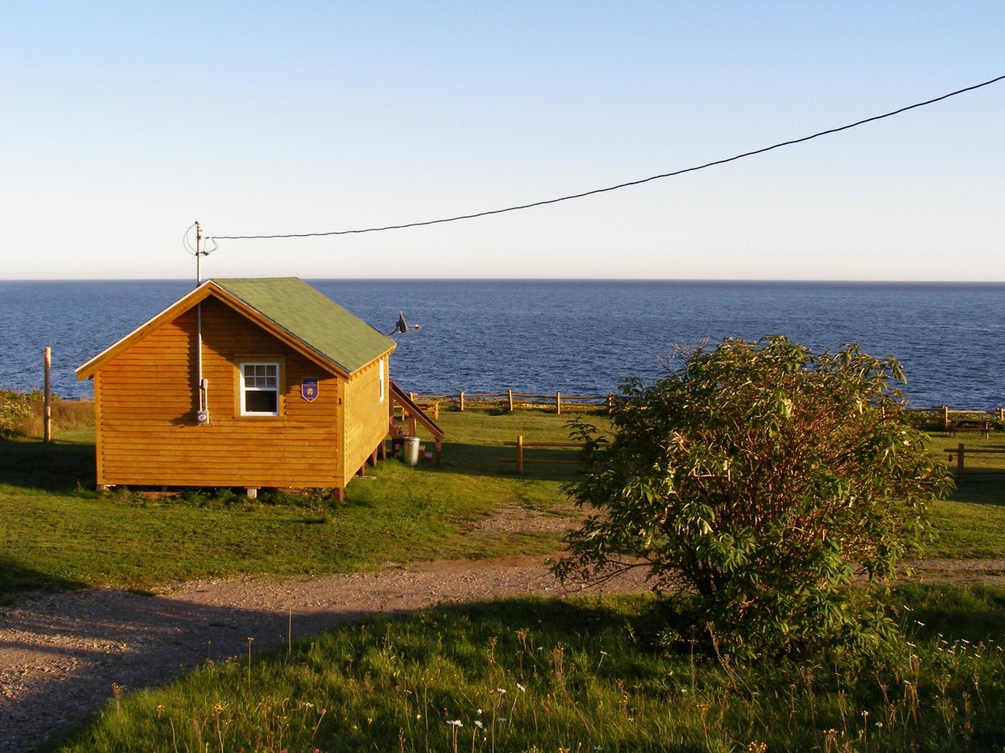 Les Chalets Brise-De-Mer Sainte-Therese-de-Gaspe Exterior foto