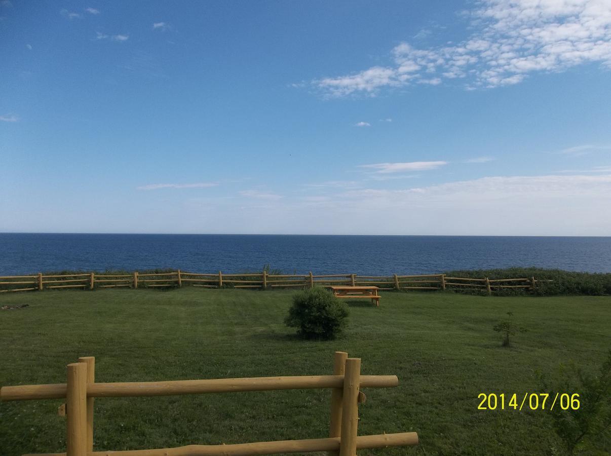 Les Chalets Brise-De-Mer Sainte-Therese-de-Gaspe Exterior foto